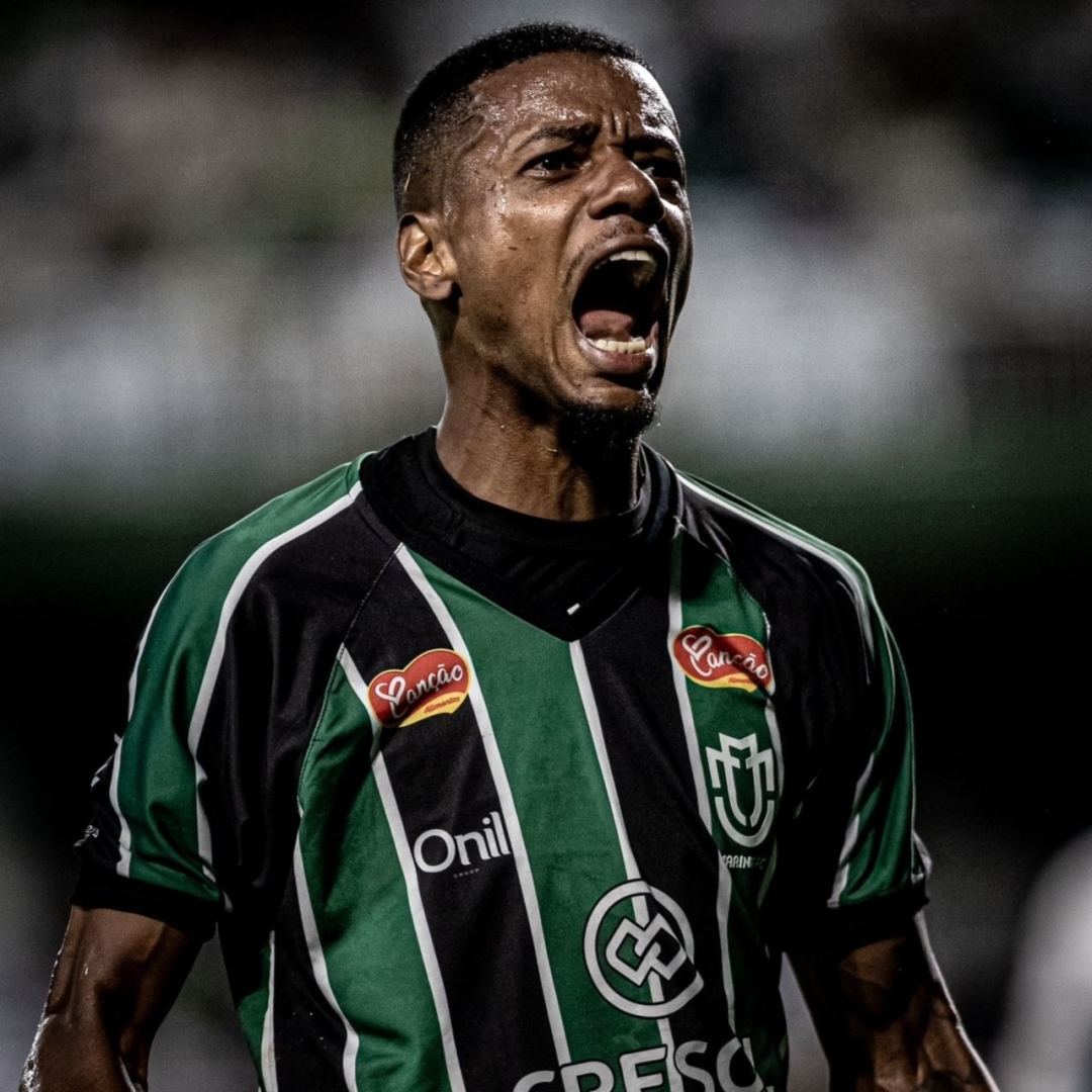 Maringá FC estende contrato com destaque Max Miller até 2027.