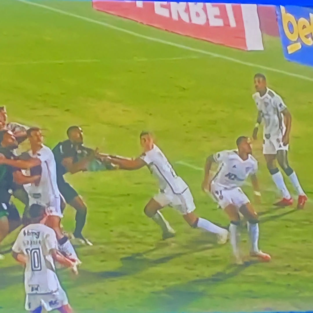 Maringá 2x2 Galo: Davi tentou, mas o Apito ajudou Golias