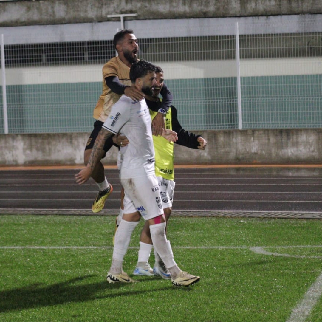 Galo vence Patriotas e segue líder na Segundona PR